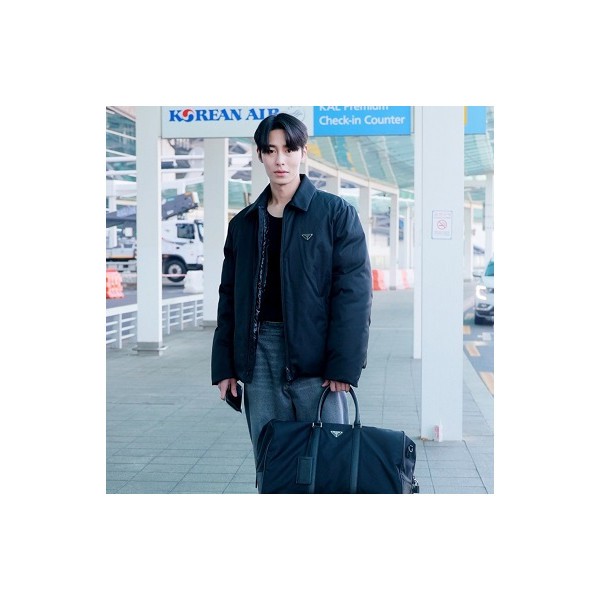 【이재욱】 PRADA 프라다 리나일론 크롭 다운 자켓 ▶매장-350만원대◀