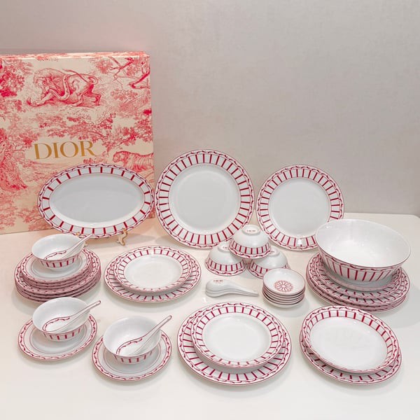 DIOR 디올 무슈라인 데코 플레이트 세트(레드) 43PCS (6인) ▶매장-1290만원대◀