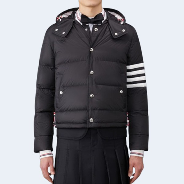 THOM BROWNE 톰브라운 블랙 다운필드 매트 나일론 4-바 보머 재킷 ▶매장-375만원대◀